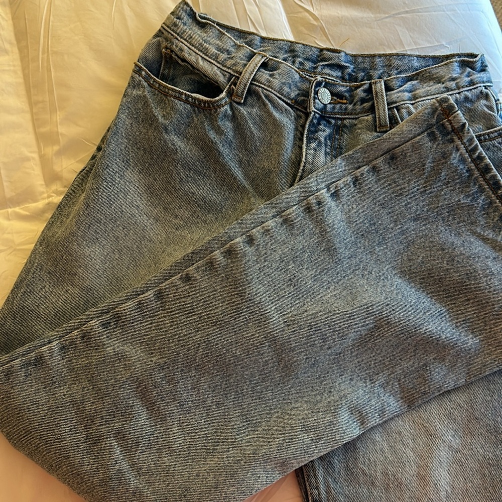Super Cute Brandy Melville Quinn Jeans!! Gem